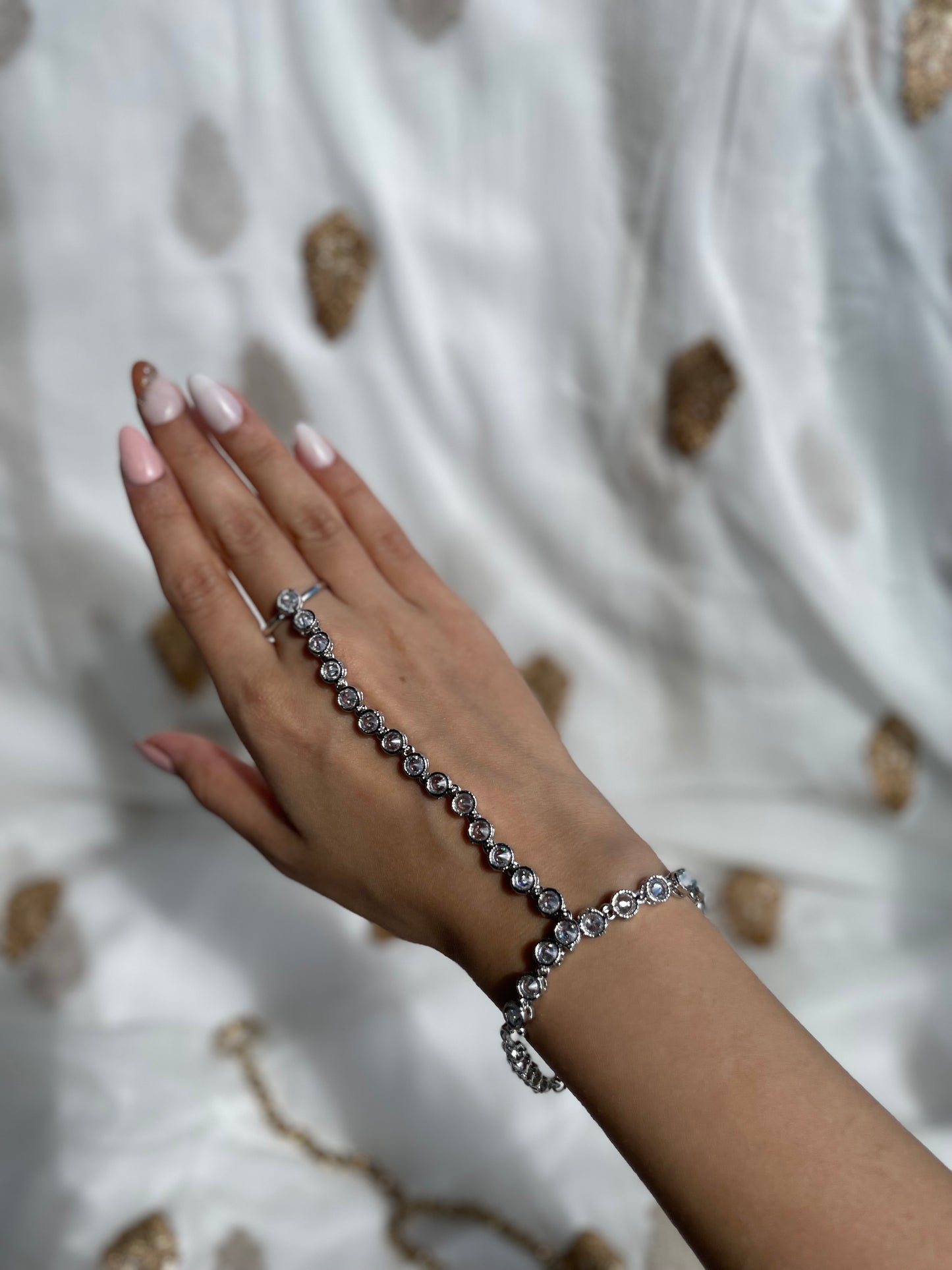 Minimal Polki Hand Chain