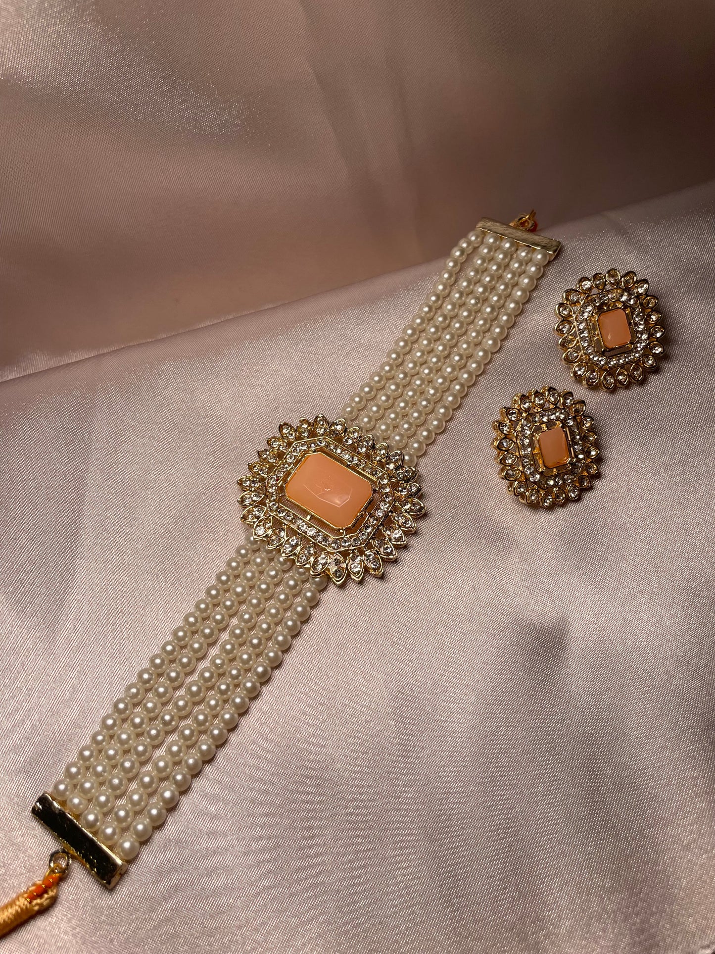✨Pearl Choker & Stud Set✨